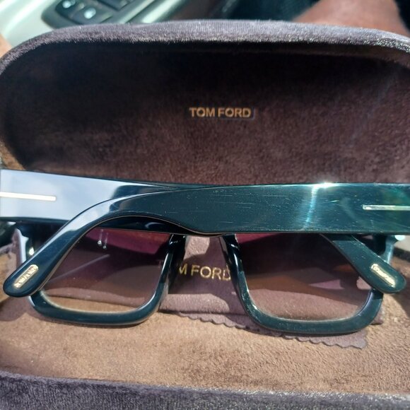 ($500 discounted) TOM FORD (with reciept) RARE Like New Shades - Picture 4 of 9